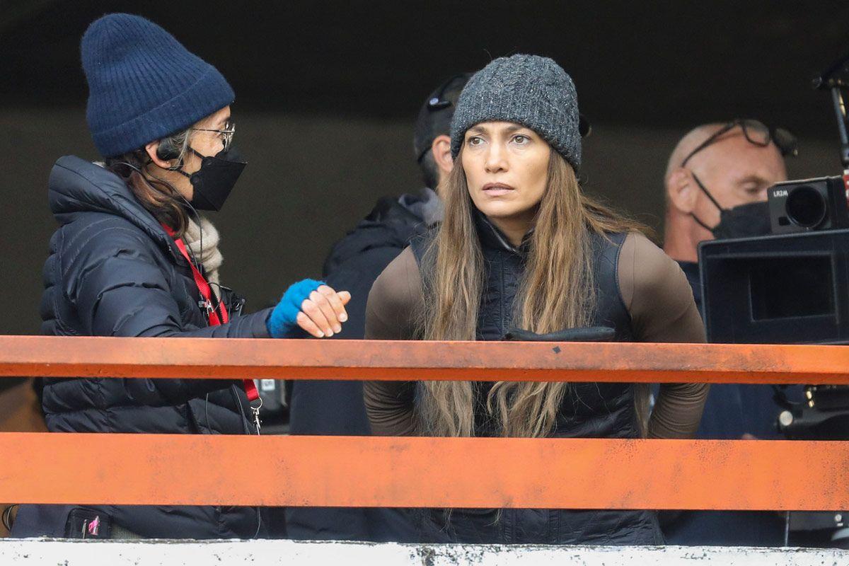 El cambio de look de Jennifer Lopez, con melena castaña durante el rodaje de la película 'The Mother'