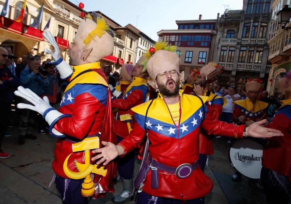 Recorrido de las chirigotas de Cádiz por las calles de Oviedo