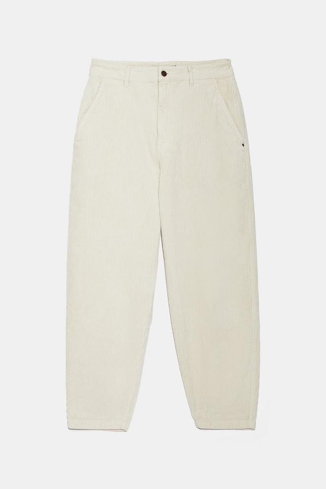Pantalón 'slouchy' de pana y en blanco de Zara