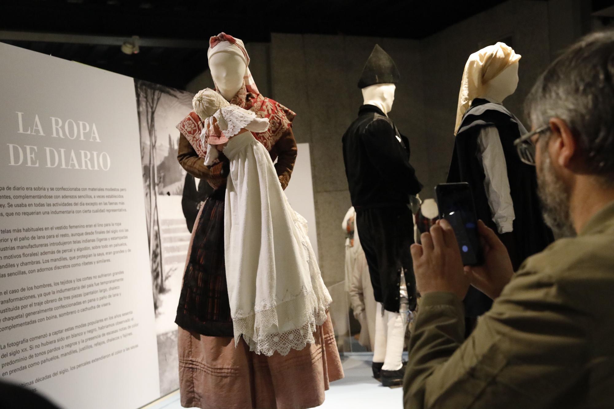 La historia de los trajes de asturianos en Llanes