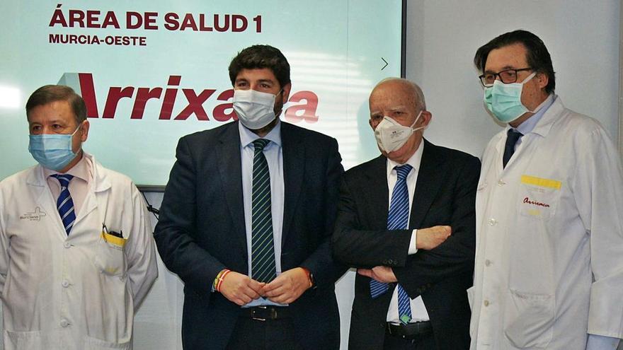 El doctor Pablo Ramírez, el presidente López Miras, el doctor Pascual Parrilla y el doctor Ricardo Robles (de izq. a dch.)
