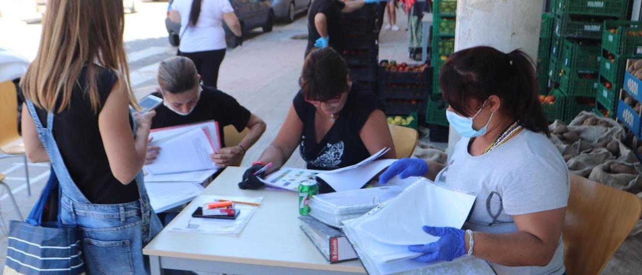 Los voluntarios, trabajando