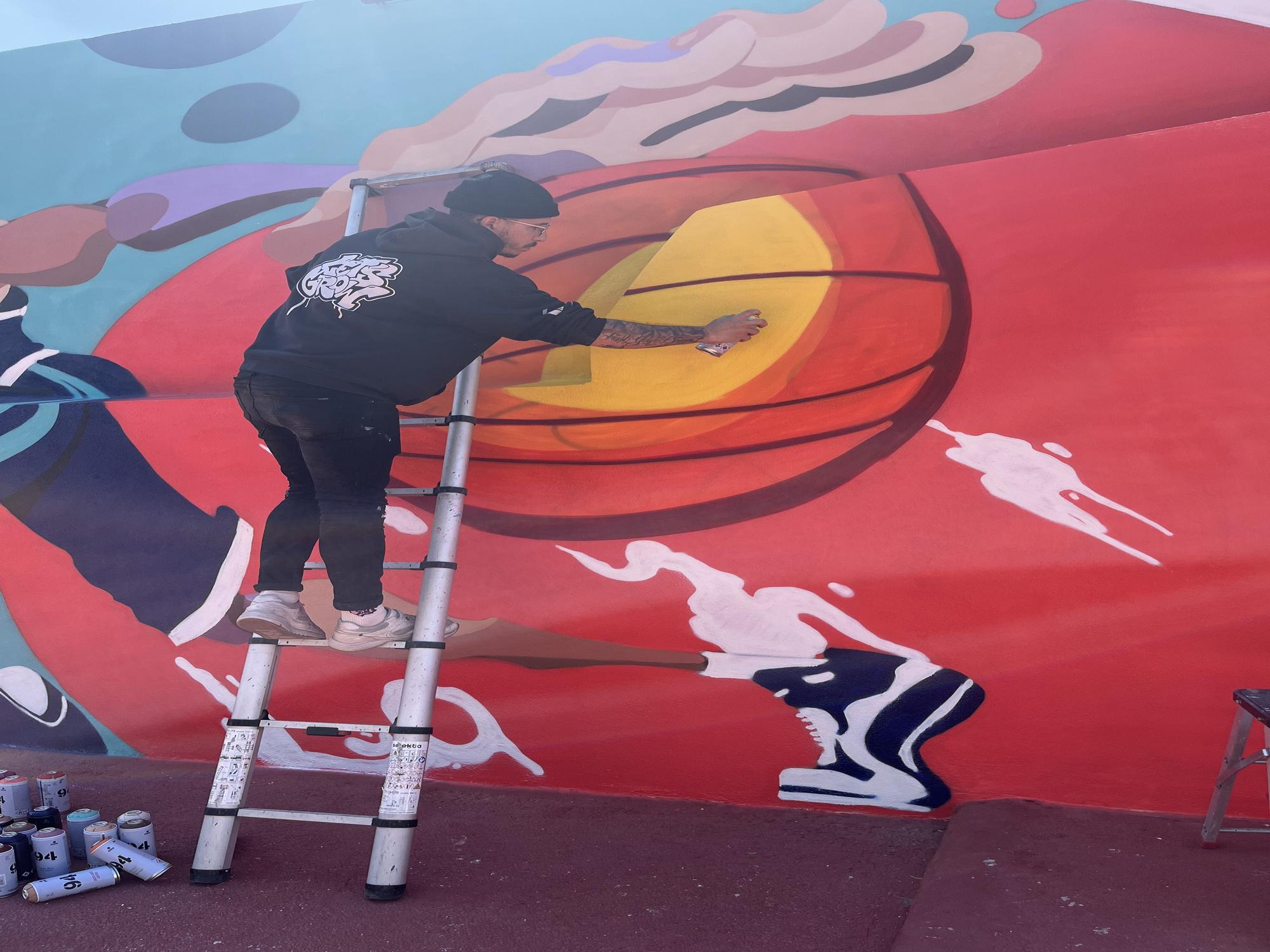 Bétera apuesta por el arte urbano con el nuevo grafiti del polideportivo