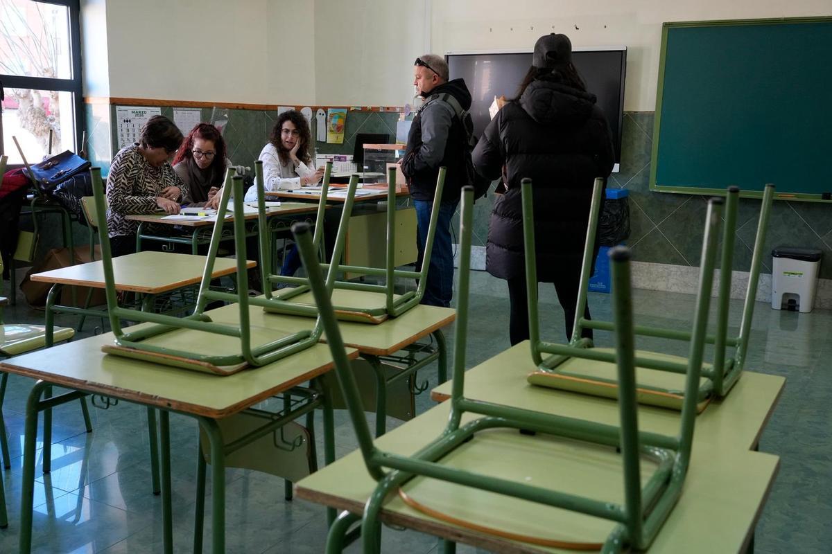 Mañana electoral en el colegio San José de Calasanz: elecciones autonómicas 2026