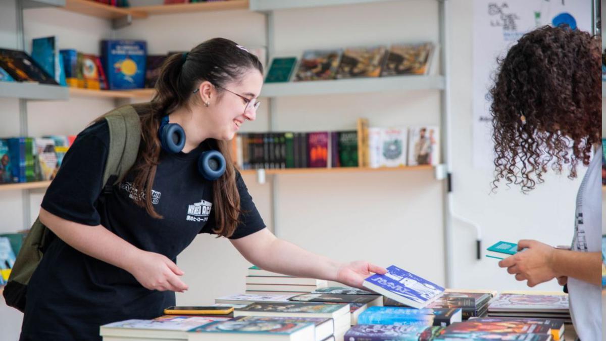 La lectura, eixa «forma de felicitat» que es materialitza a la Plaça del Llibre de València