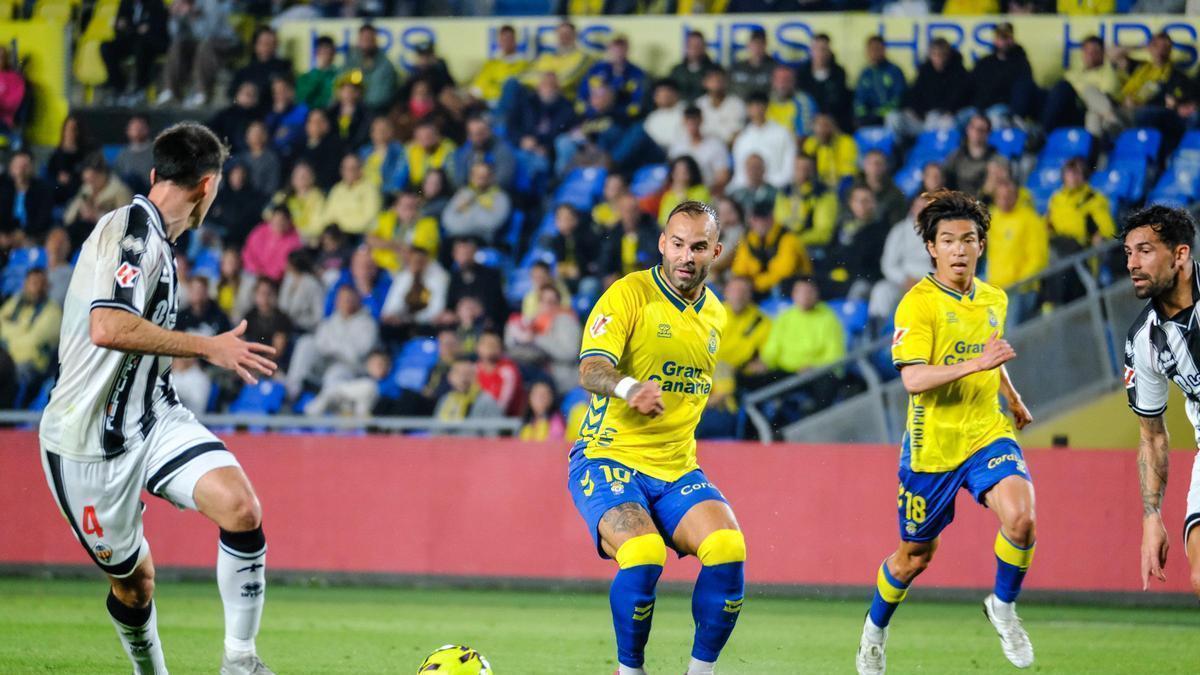 Jesé Rodríguez, ante el Castellón, conecta con Viti Rozada.