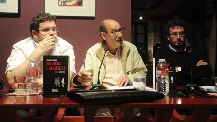 Pepe Arias, Manuel Monge y José Manuel Sande, en la presentación del libro.