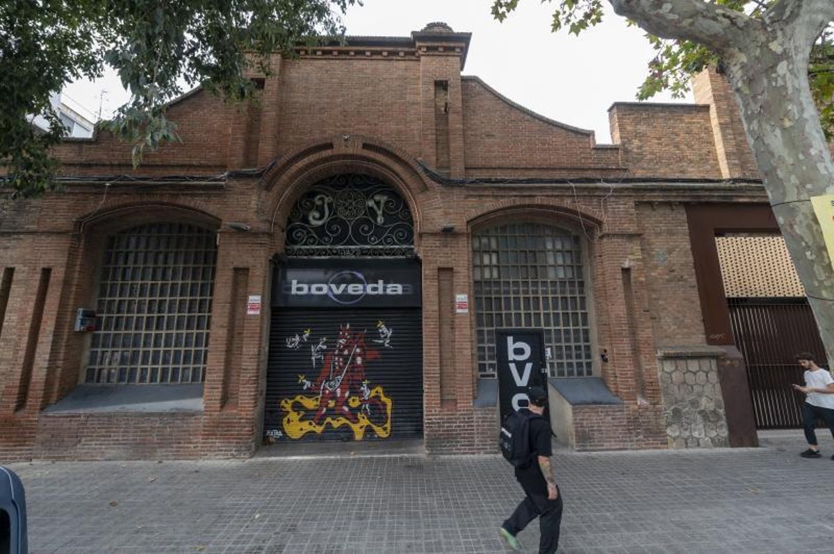 Exterior de la sala Boveda, en el Poblenou, en Barcelona.