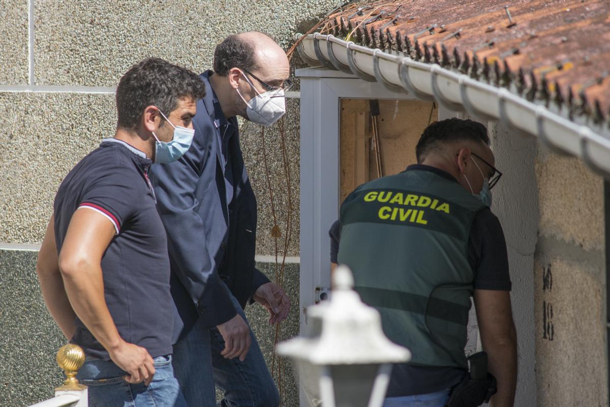 Punto de entrada al galpón del investigado, en Amendo (Taboadela).