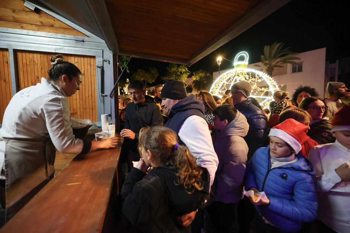 Las imágenes del encendido de luces de Navidad en Sant Josep Las imágenes del encendido de luces de Navidad en Sant Josep