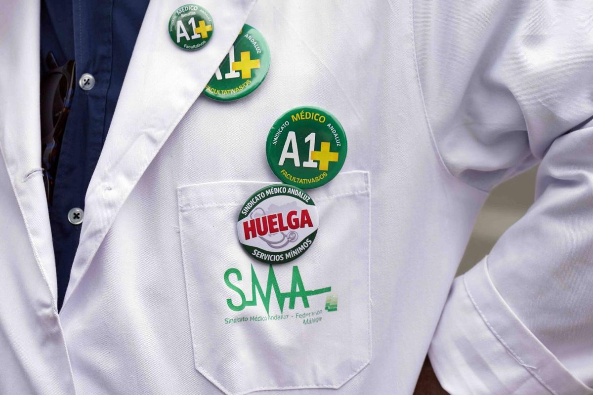Médicos de toda Andalucía toman las calles de Málaga para reclamar un Estatuto Marco propio