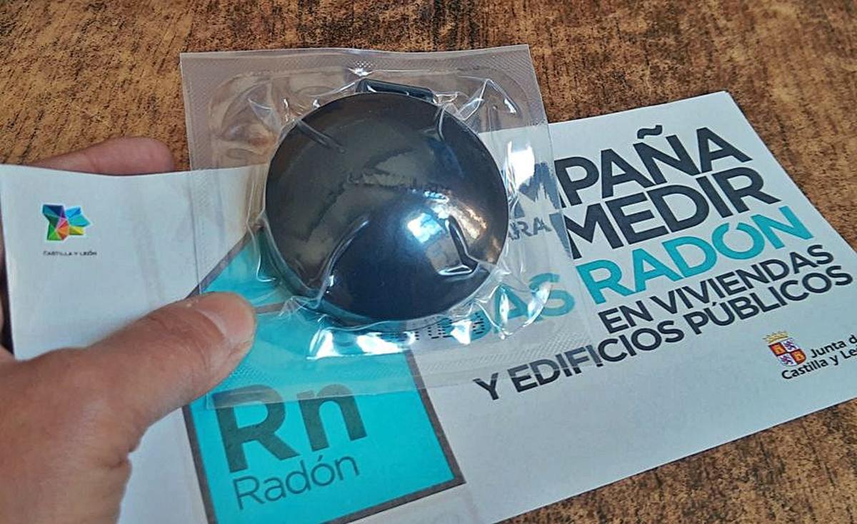 Vecinos de la comarca participan en una campaña para medir el gas radón en las casas