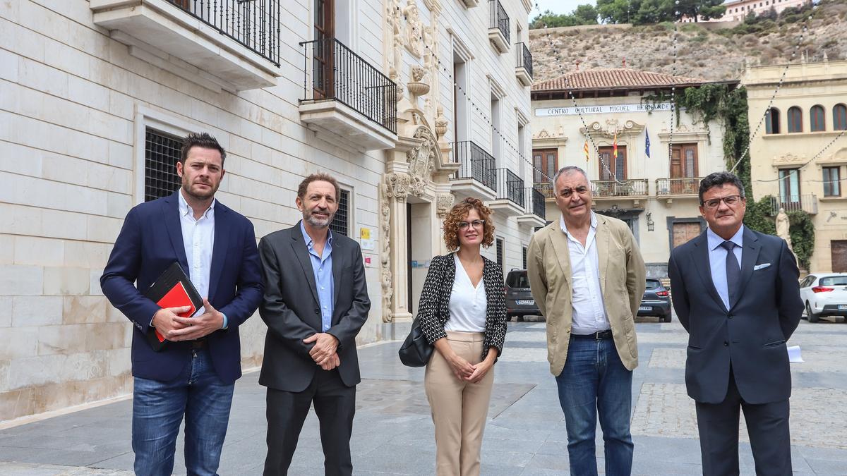 La capital de la Vega Baja albergó este primer encuentro del foro Diálogos.