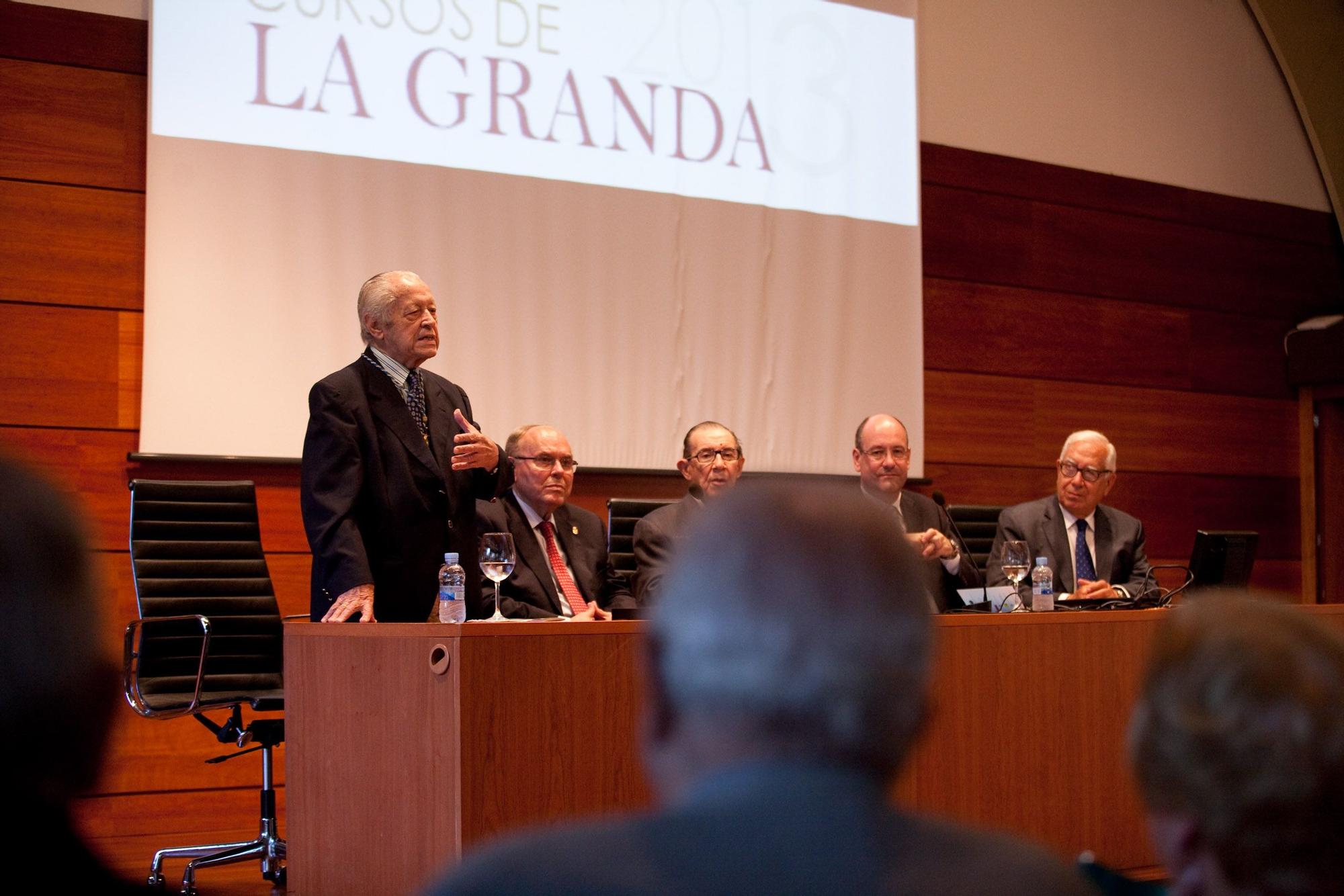 Muere Juan Velarde: la vida en imágenes del reputado economista asturiano