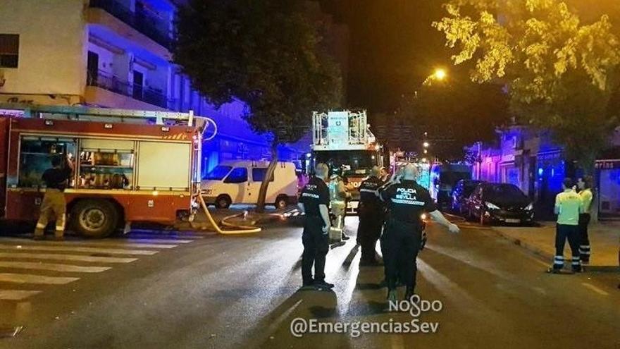 Mueren dos personas en el incendio de su vivienda en Sevilla capital