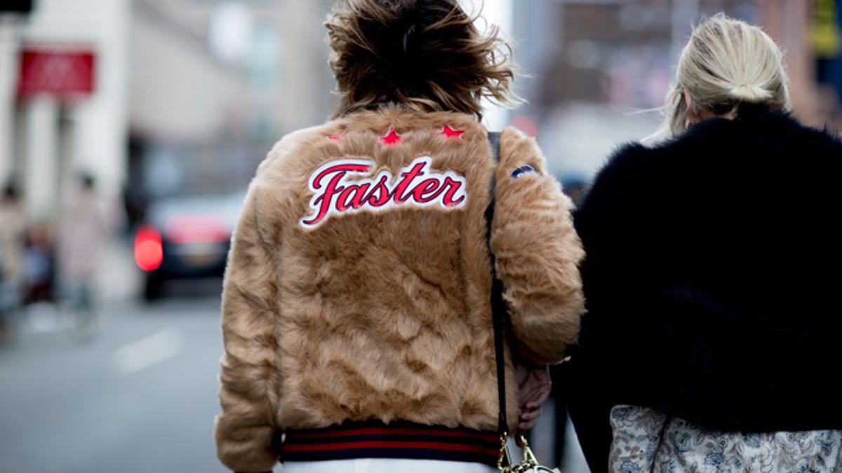 Abrigo de pelo: NY Street style, chaqueta bordada