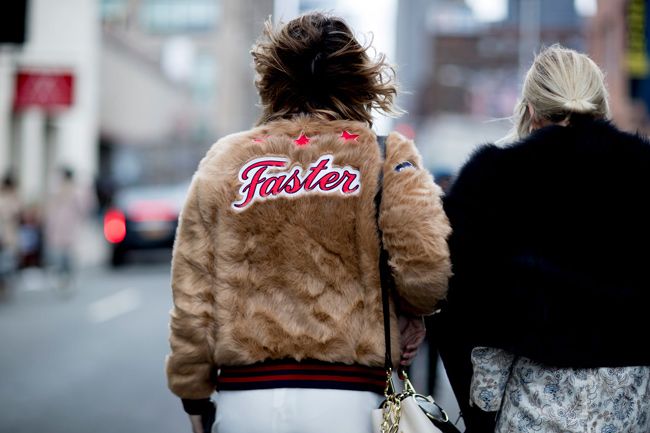 Abrigo de pelo: NY Street style, chaqueta bordada