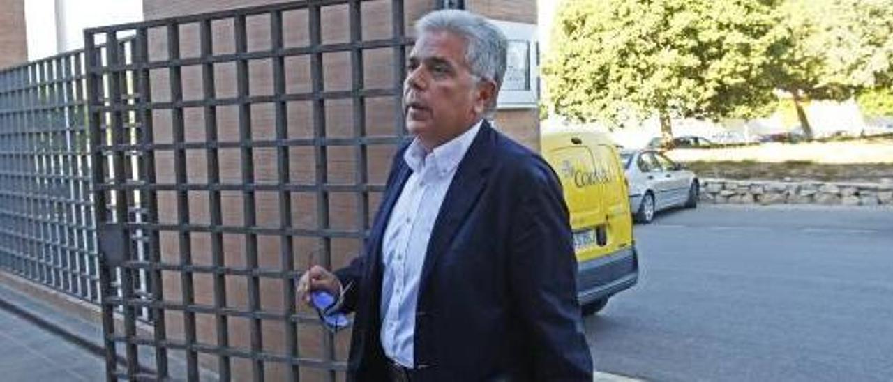 El exalcalde Juan José Medina cuando declaró por estafa ante el juez de Moncada en 2016.