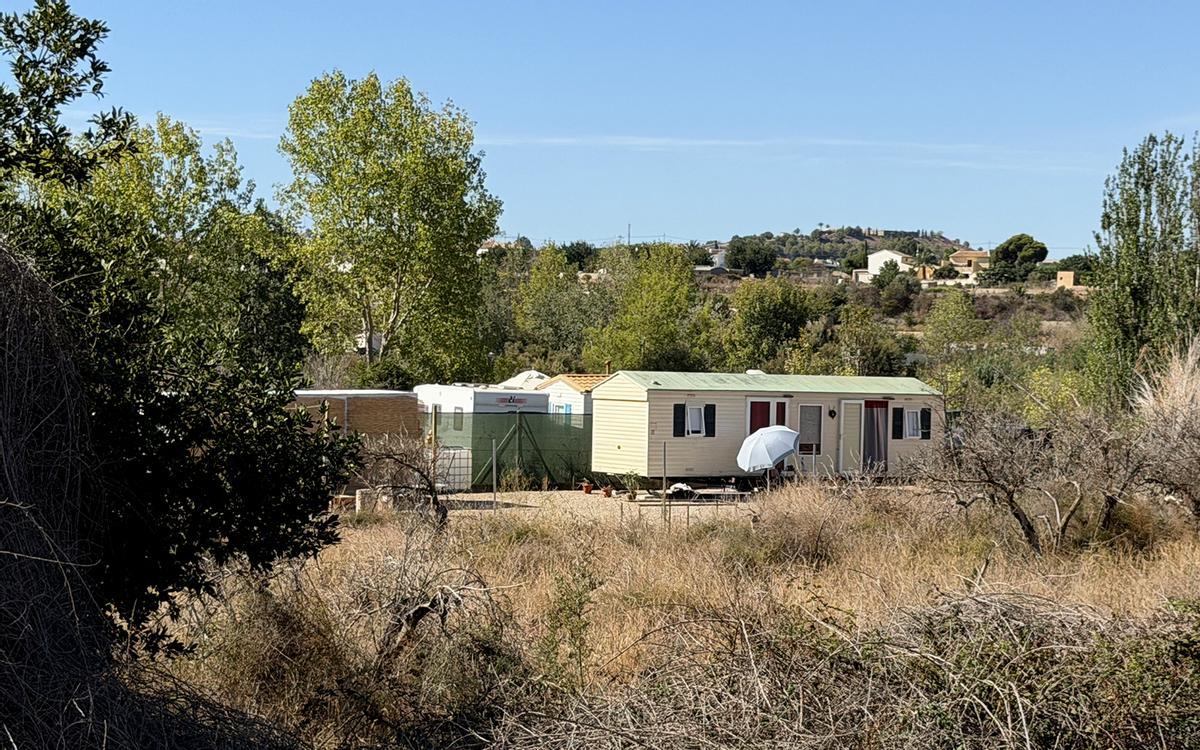 Casas prefabricadas ubicadas dentro del recinto de la partida La Pila de Altea que dicen ilegal.