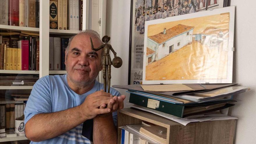 Adolfo Prado, el alicantino que guarda en su casa más de 500 ejemplares de "Don Quijote de La Mancha"