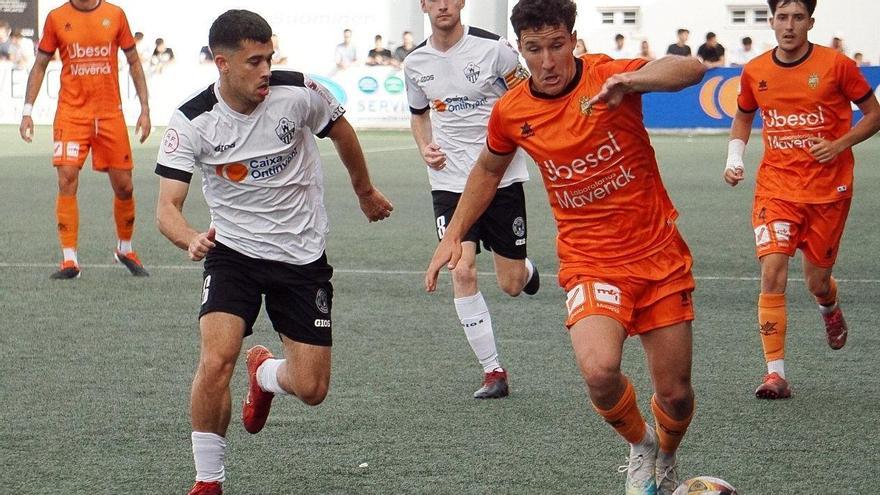 El Atzeneta y el Ontinyent 1931 en un partido de la temporada pasada.