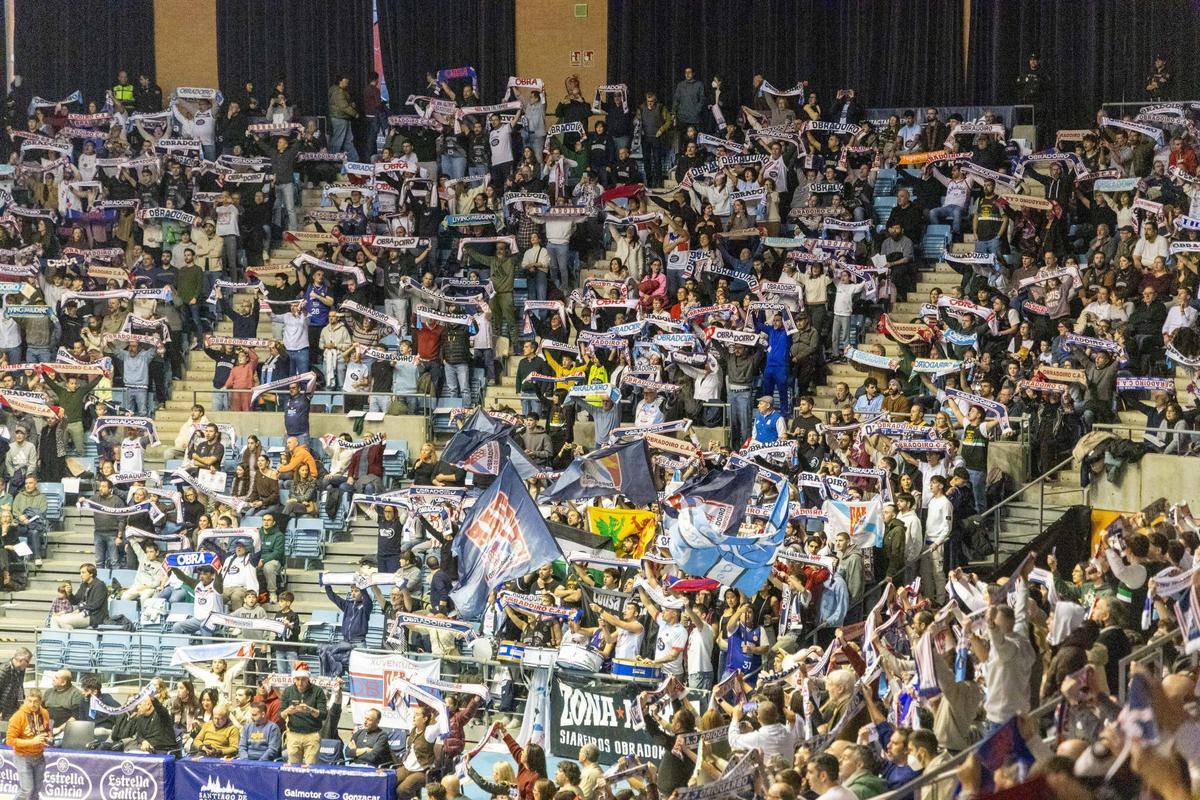 La grada del Multiusos Fontes do Sar, durante un partido del Obradoiro de esta temporada.