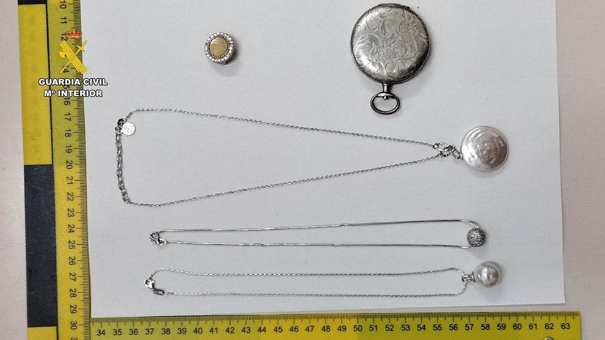 Parte de las joyas recuperadas en la operación "Txikia".