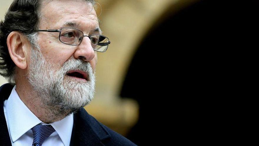 Rajoy exige a Torrent que no se &quot;salte a la torera&quot; al TC