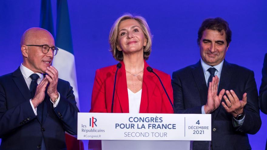 La derecha francesa elige a una mujer para disputar la presidencia a Macron