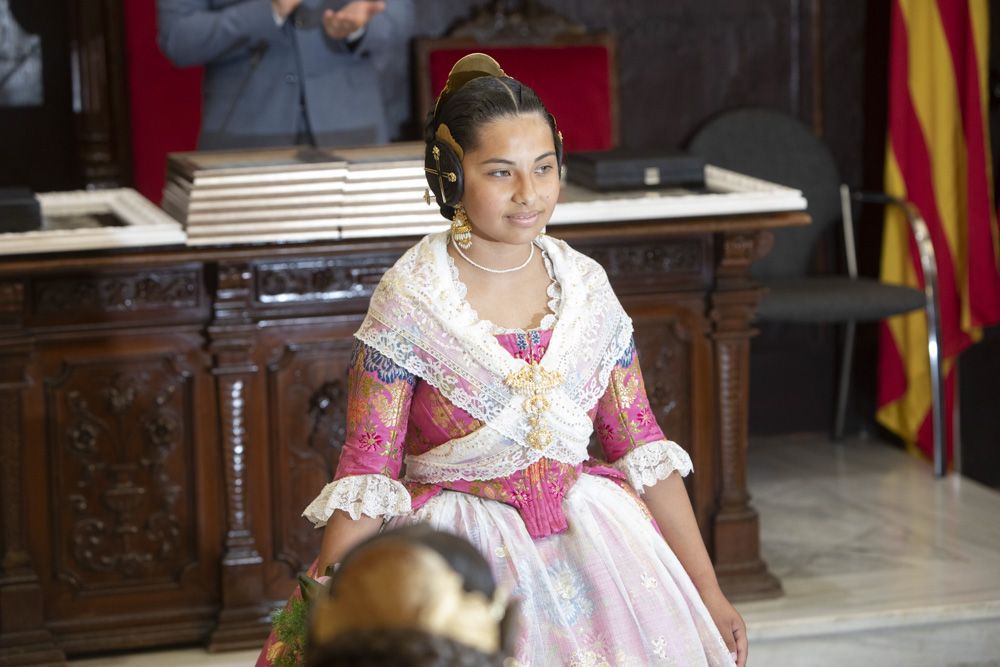 Claudia y Maite son proclamadas las nuevas Falleras Mayores de Sagunt.