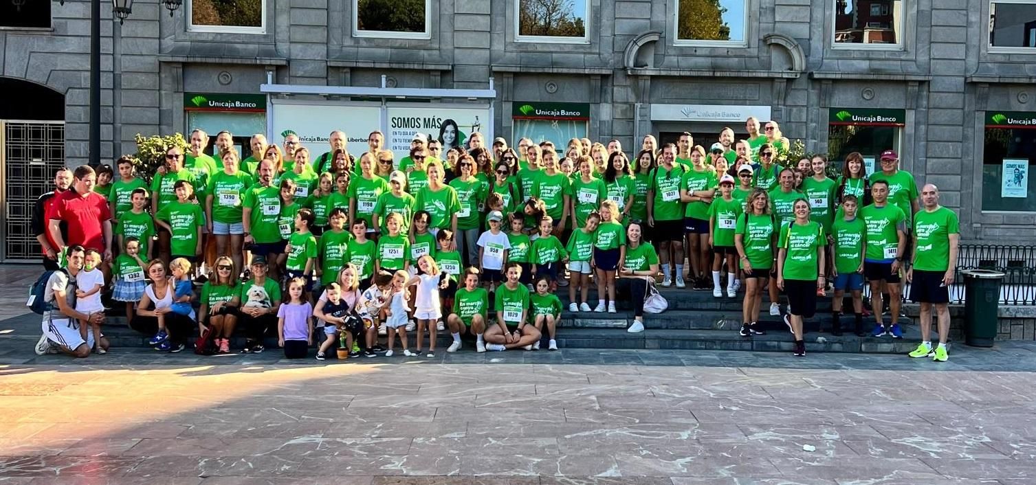 Marea verde de 1.500 corredores contra el cáncer en Oviedo