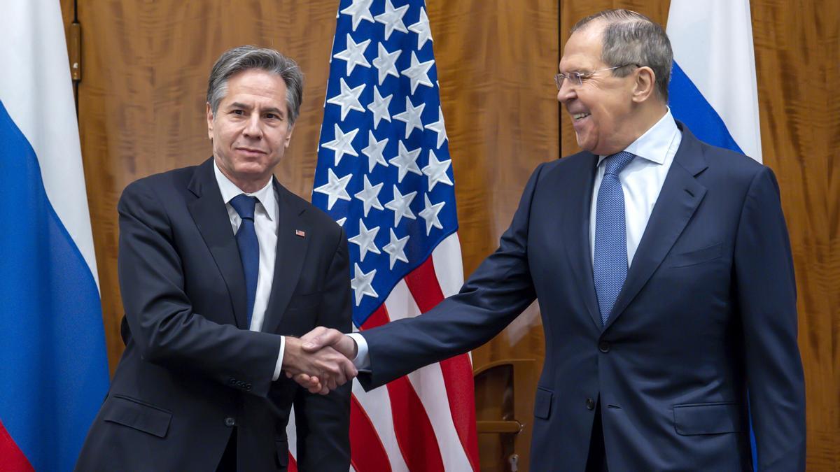 El secretario de Estado de EEUU, Antony Blinken, con el ministro de Exteriores ruso, Serguéi Lavrov, el pasado 21 de enero.
