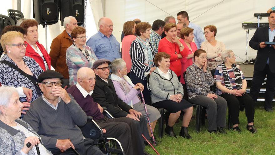 Frades homenaxeou aos oito veciños de máis de 90 anos