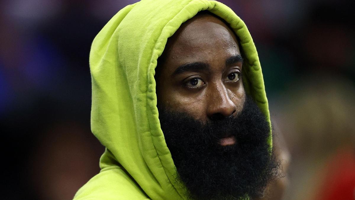 James Harden, el pasado domingo en el partido de los Sixers contr Portland, al que acudió vestido de calle