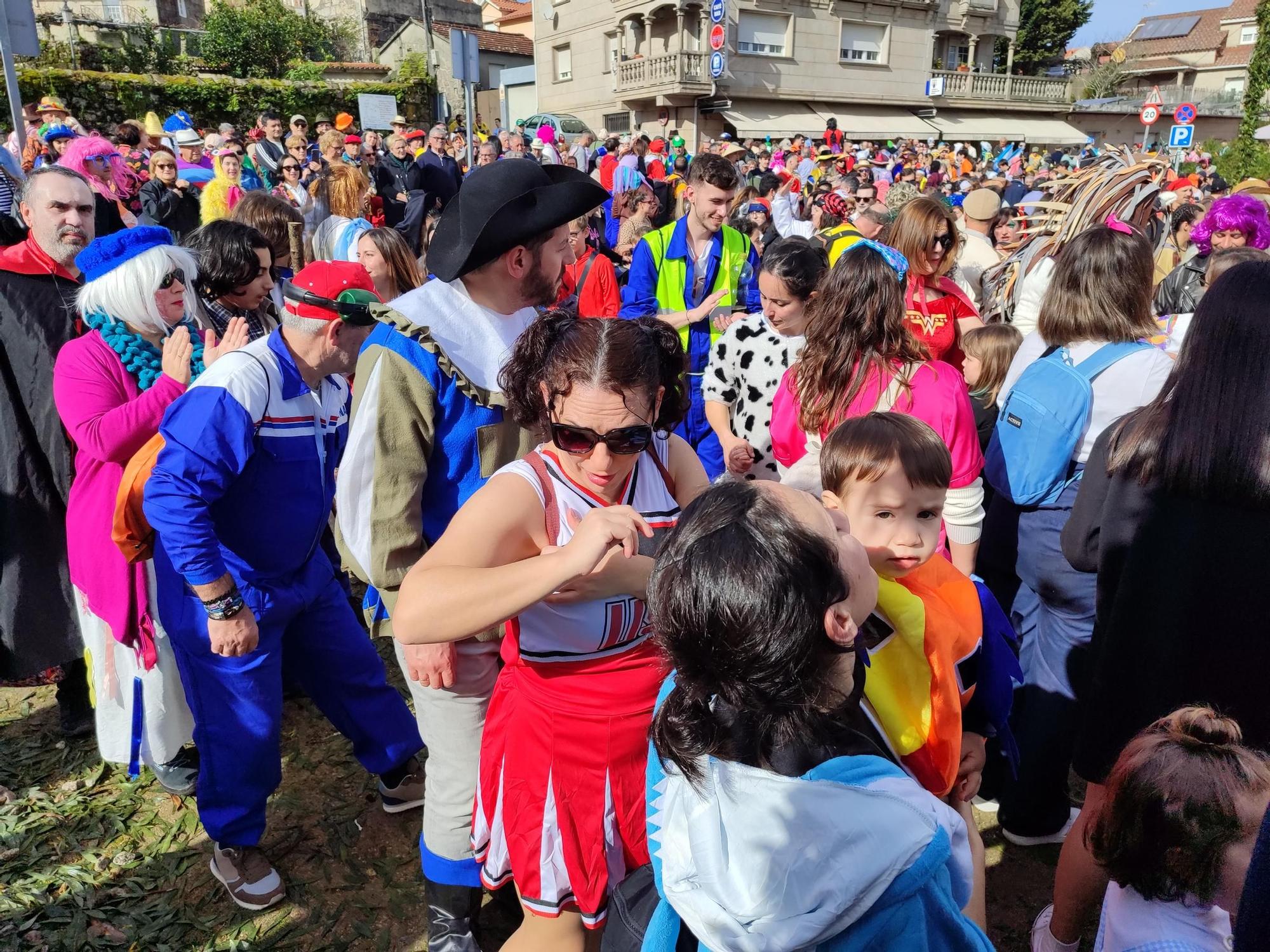 O Hío se disfraza de color, fiesta y alegría