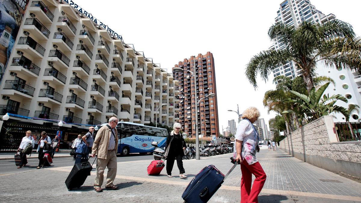 Turistas ingleses en Benidorm.