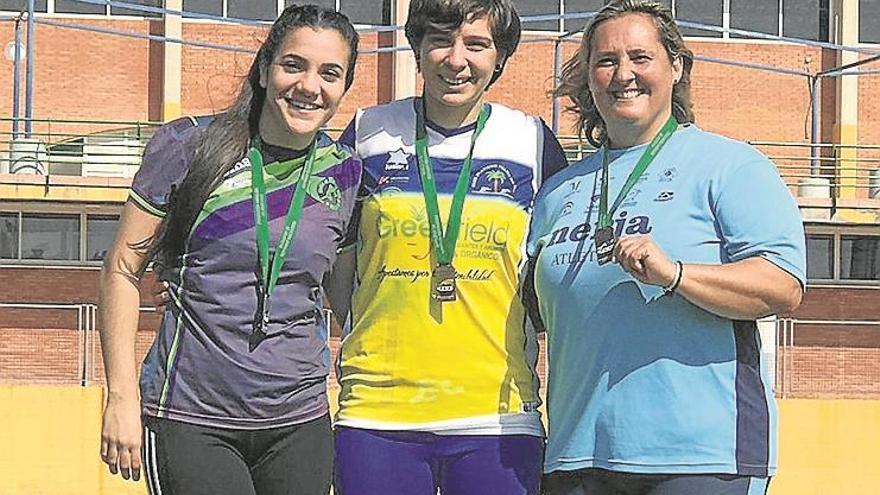 Oro para maría del mar velasco en el campeoanato de andalucía de invierno en lanzamiento en jabalina