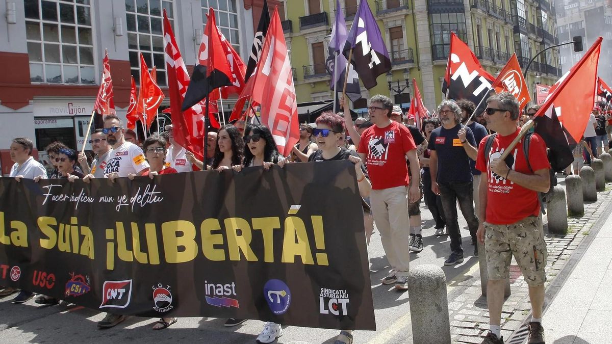 Manifestación en Gijón para pedir la libertad de ‘las seis de La Suiza’, el pasado domingo.