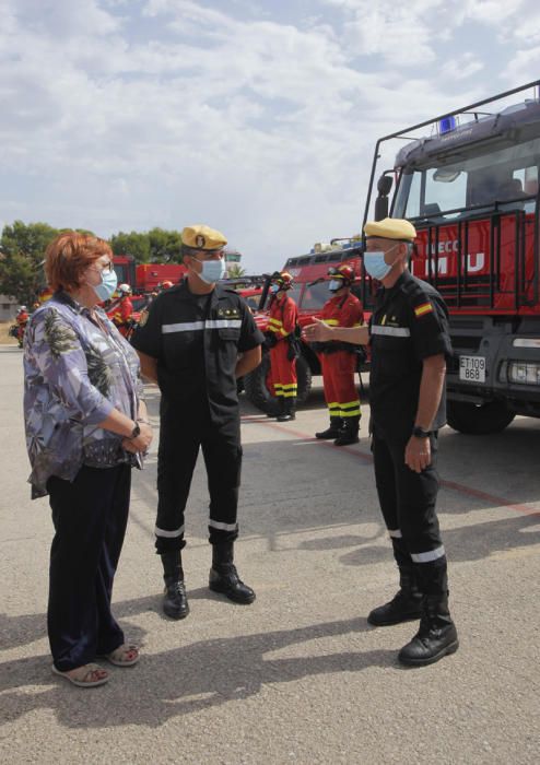 Gloria Calero visita la Unidad Militar de Emergencias, UME en la base militar de Bétera