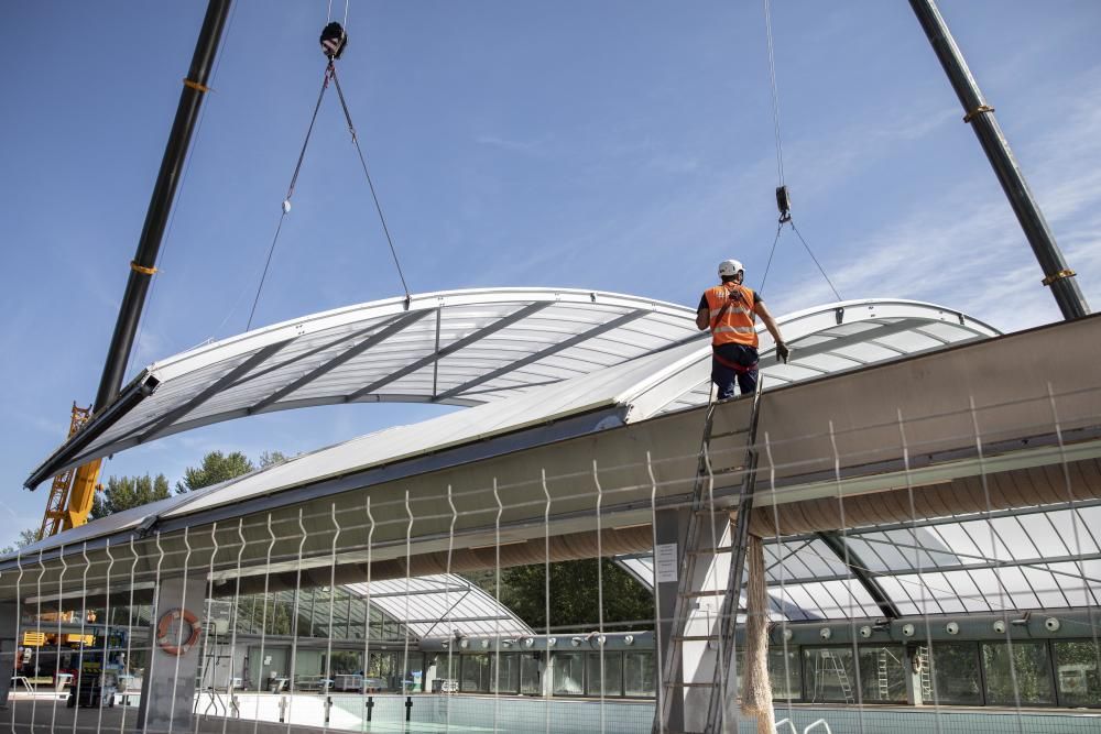 El GEiEG instal·la la nova cúpula de la piscina de 50 metres al complex de Sant Ponç de Girona