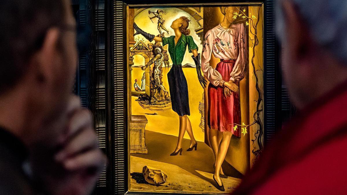 Óleo sobre lienzo sin título en el que Dalí echa una mirada a Vogue, de 1943.