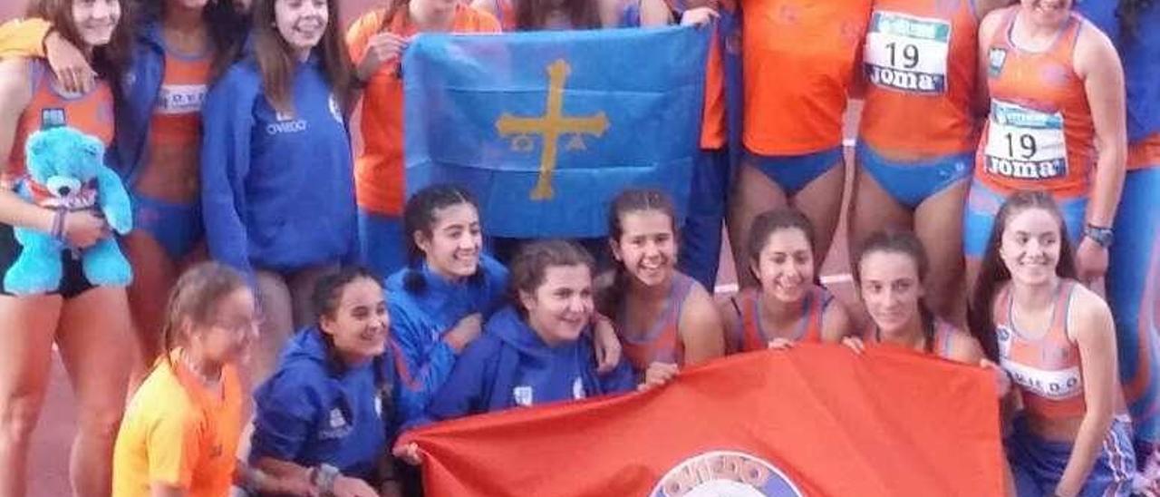 Las componentes del Oviedo Atletismo.