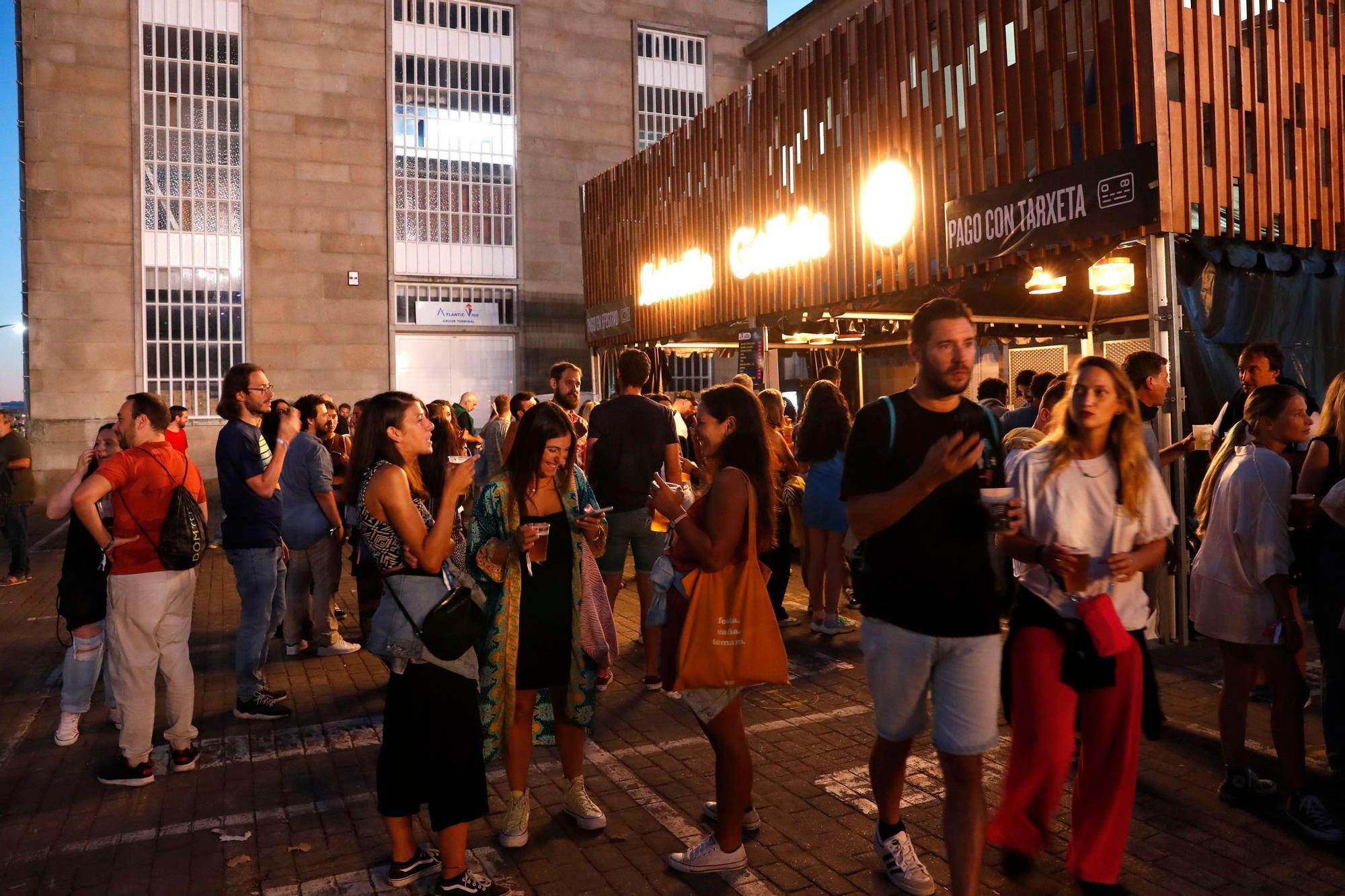 El Latitudes ubica musicalmente a miles de personas al abrigo de la ría