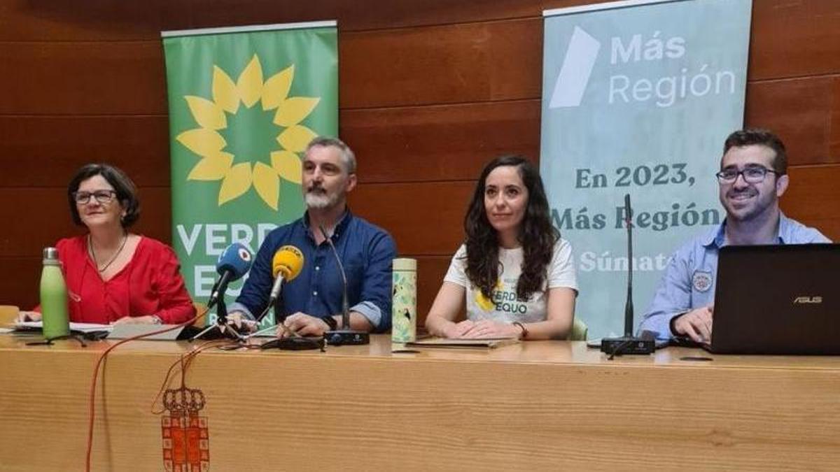 Los líderes de Más Región y Verdes-Equo, durante la presentación de sus enmiendas.