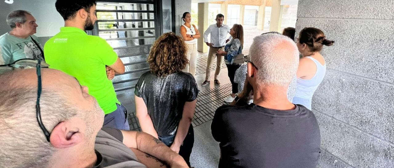 El concejal de Viviendas Municipales se trasladó con la edil de Seguridad Ciudadana a San Pío X para conocer las demandas tras los últimos actos vandálicos.