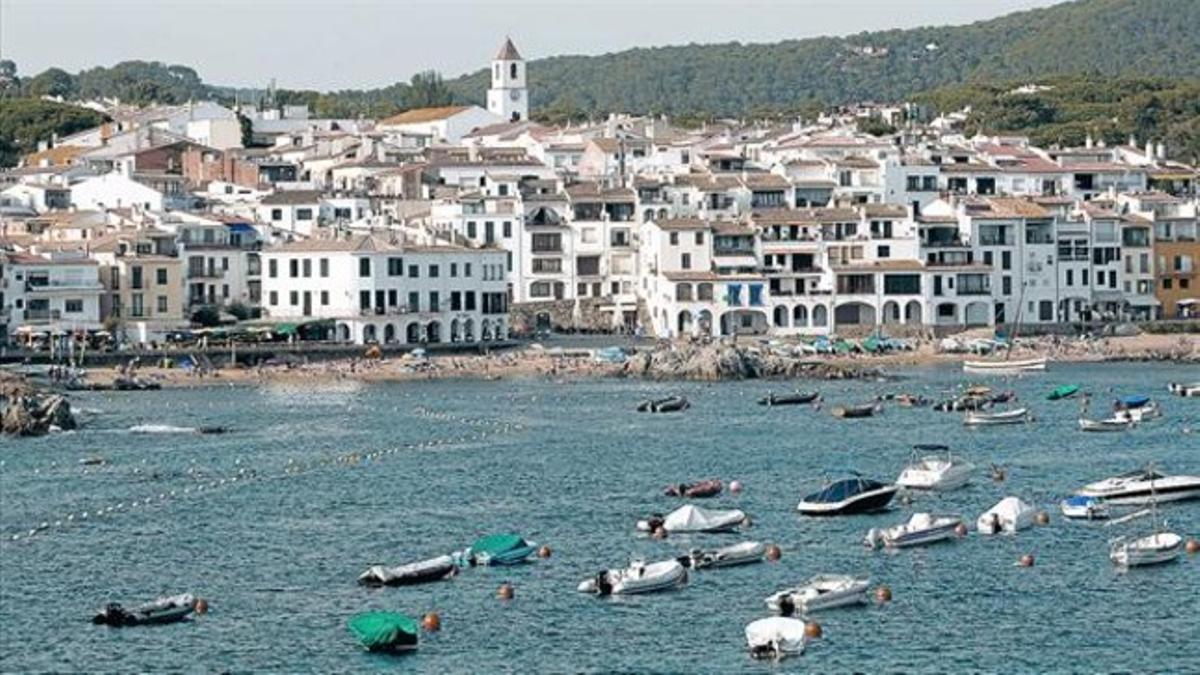 Paisaje único 8 El núcleo urbano y la playa de Calella de Palafrugell.