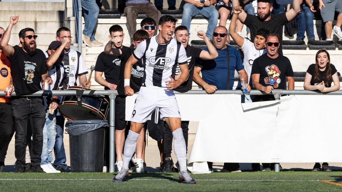 Garijo celebra uno de los goles.