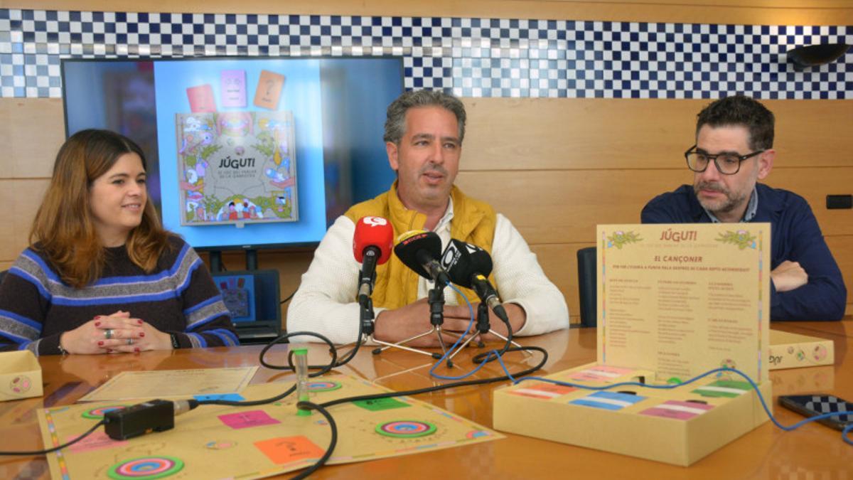 Un moment de la presentació del "Júgut" a l’Ajuntament d’Olot.