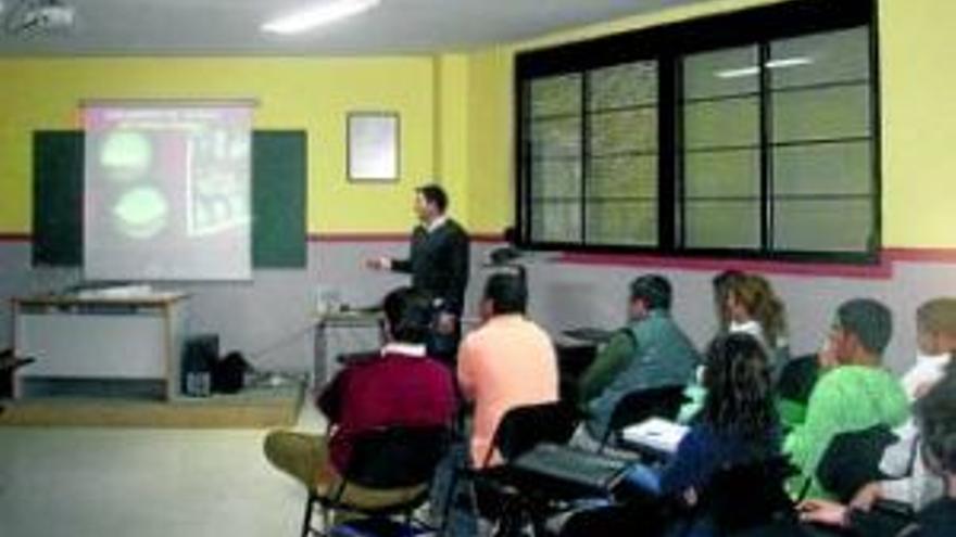 Santa Ana acoge un seminario sobre enfermedades de plantas