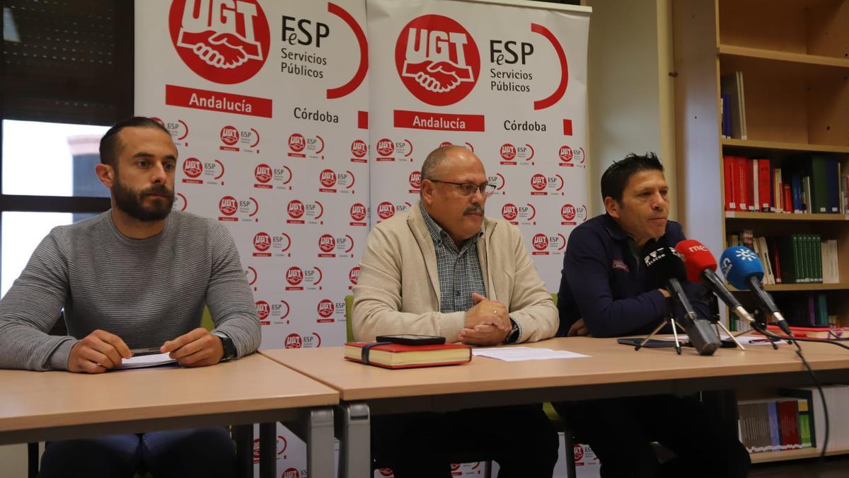 Javier del Valle, Manuel Jiménez y Rafael Carmona, en la conferencia de prensa ofrecida este lunes.